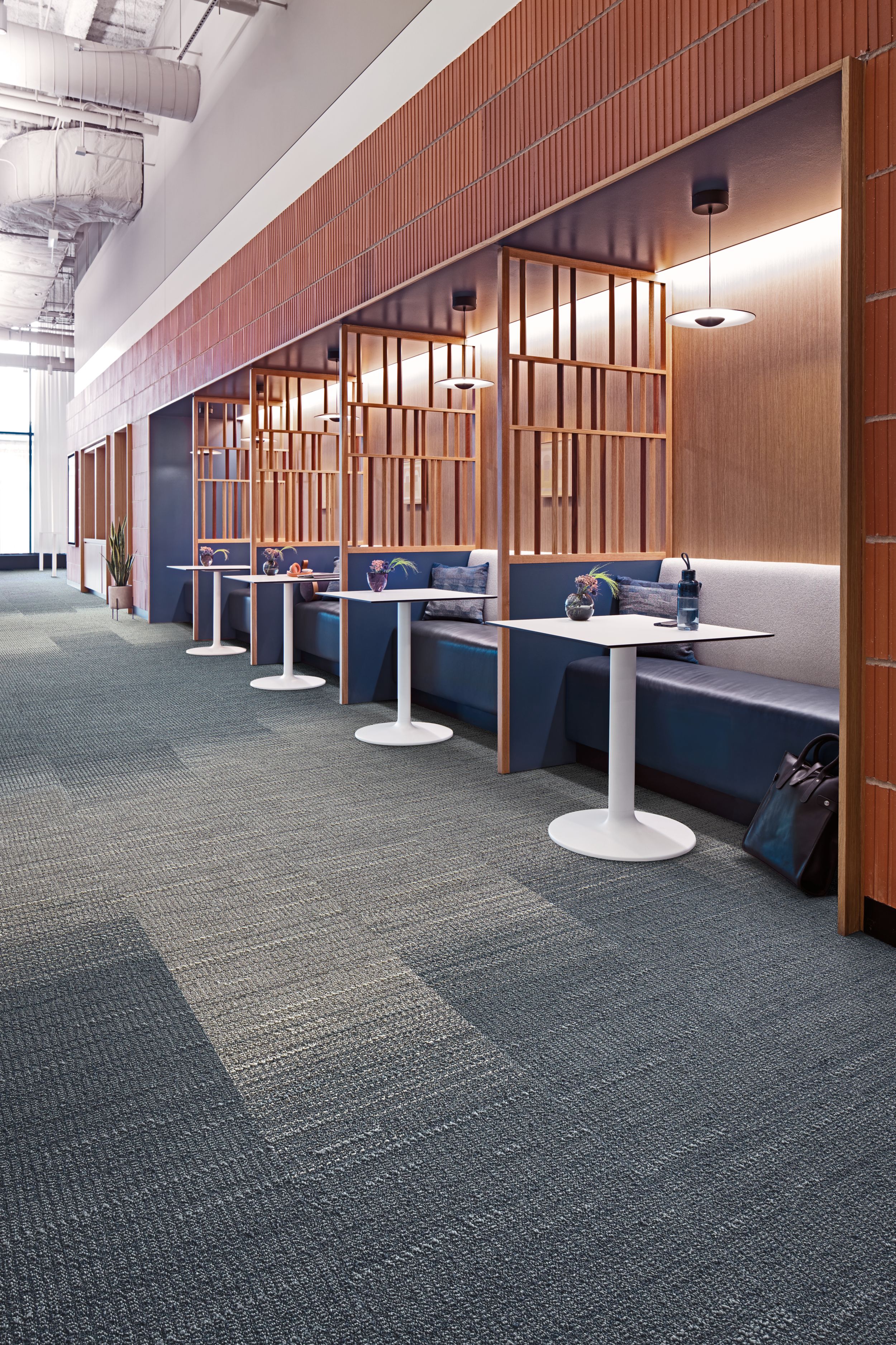 Interface WG100 and WG200 carpet tile in public space image number 10